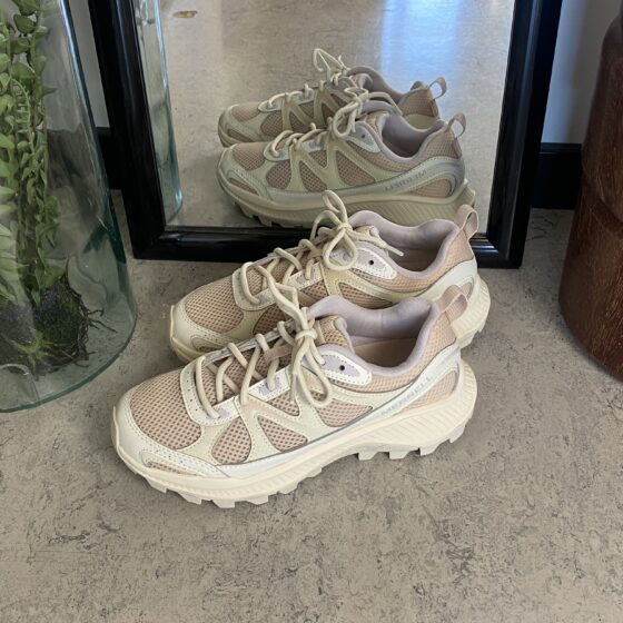 Komfortabel og robust Merrell vandresko i beige