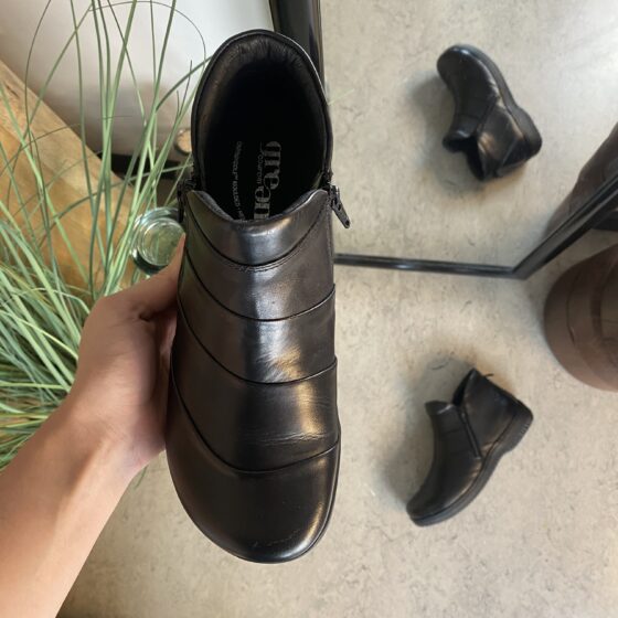 Kort støvle i sort skind fra Green Comfort
