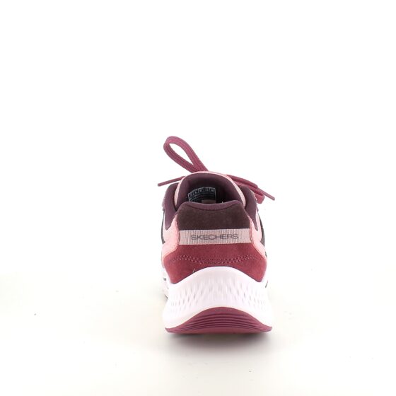 Ultra let sko fra Skechers ned nasser af stødabsorbering