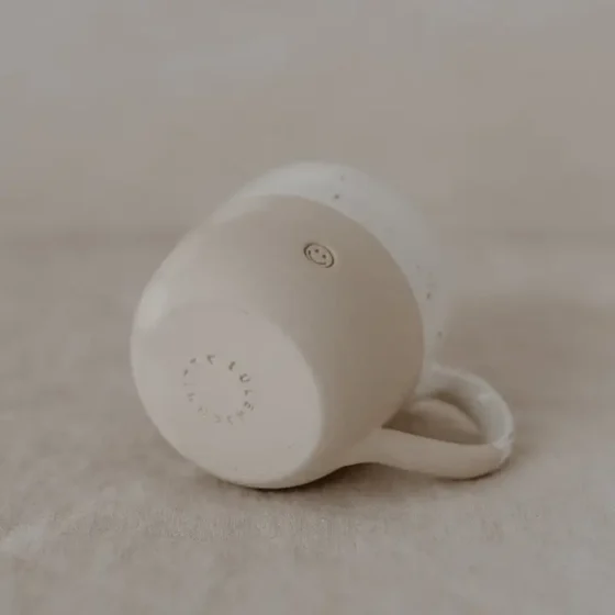 Håndlavet keramik kop med smiley – hyggeligt krus i nordisk design