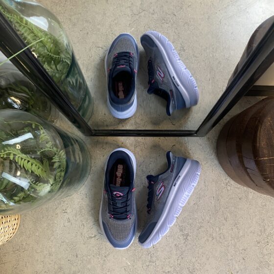 Skechers slip-in sko i blå med Max Cushion