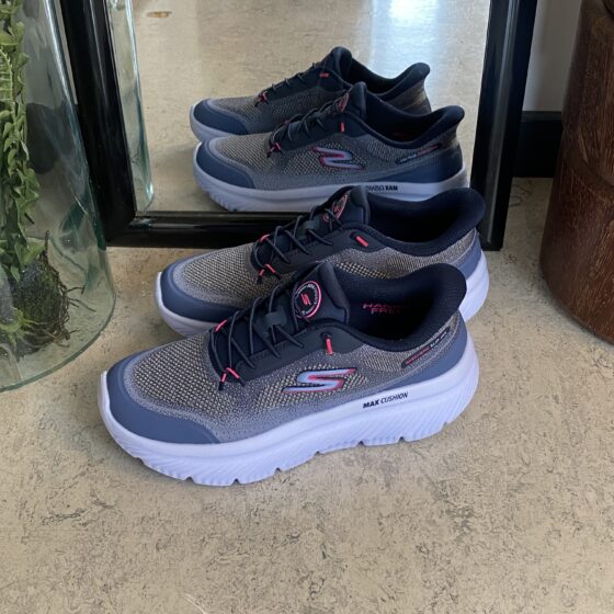 Skechers slip-in sko i blå med Max Cushion