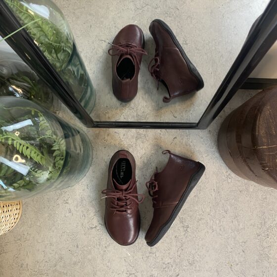 Vinrød barefodssko fra Green Comfort