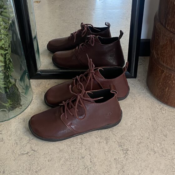 Vinrød barefodssko fra Green Comfort