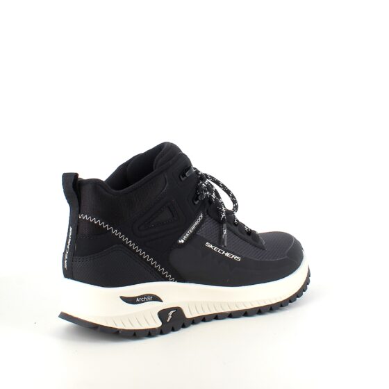 Vandtæt støvle fra Skechers med god svangstøtte
